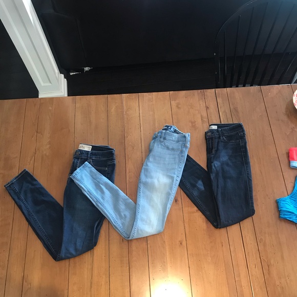 Selling a 3 bundle of Hollister Jeans. - Picture 4 of 10